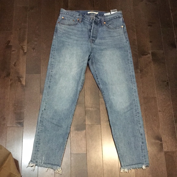 Levi wedgie - Picture 2 of 4